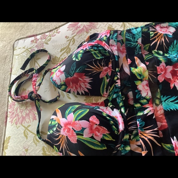 Shade & Shore one piece swimsuit black floral 36C 10/12 NWOT ties back box 1,000 - Picture 13 of 16
